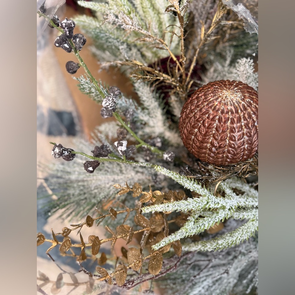Frontgate 30” Eucalyptus & Pine Wreath - Picture 7 of 9